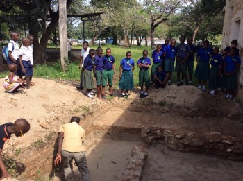 Severine explaining stratigraphy to a group of visiting Primary School children (Photo. Paul Lane)